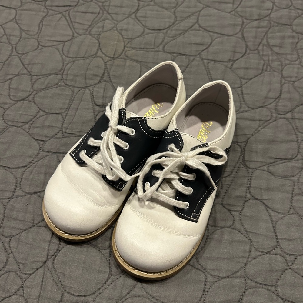 Willits Vintage Black and White Kids Saddle Shoes Size 10